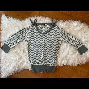 H&M Divided Womens Gray&White Sweater Size8 Petite